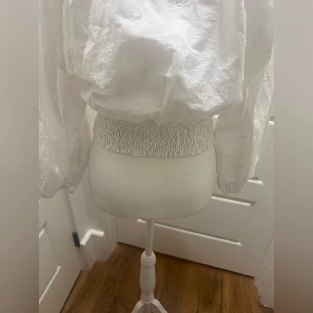 Anthropologie. Maeve Polka Dot Puff Sleeve Blouse. White. Size 2.